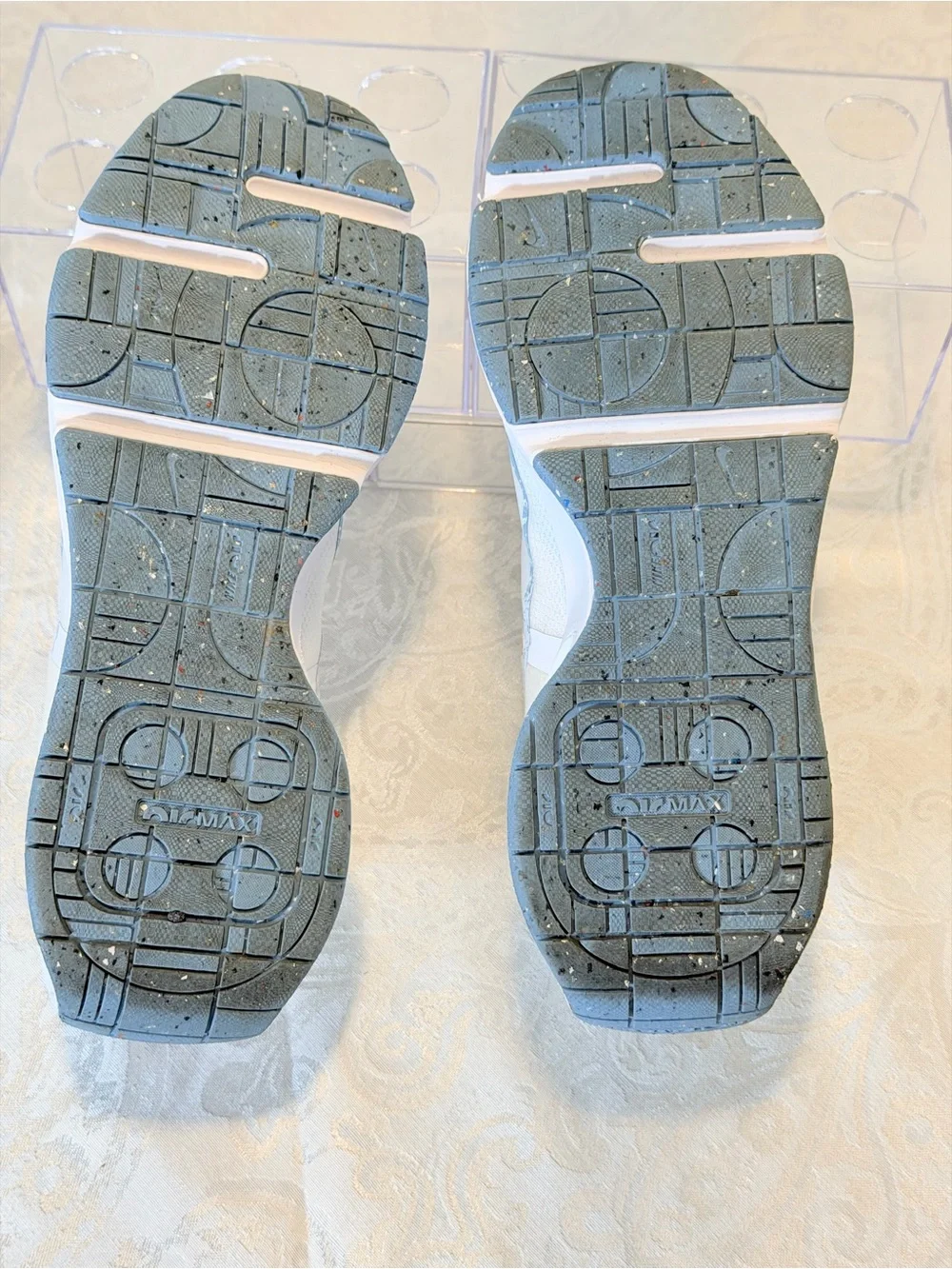 Nike sneakers pale